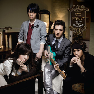 偷拍走光露出在线播放
